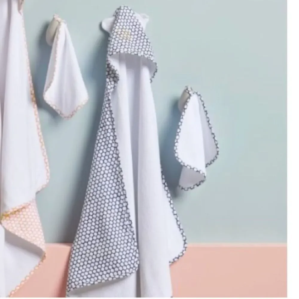WEST ELM Pottery Barn Kids Bath Receiving Hoodie Animal Bath Towel Wrap 31 x 31